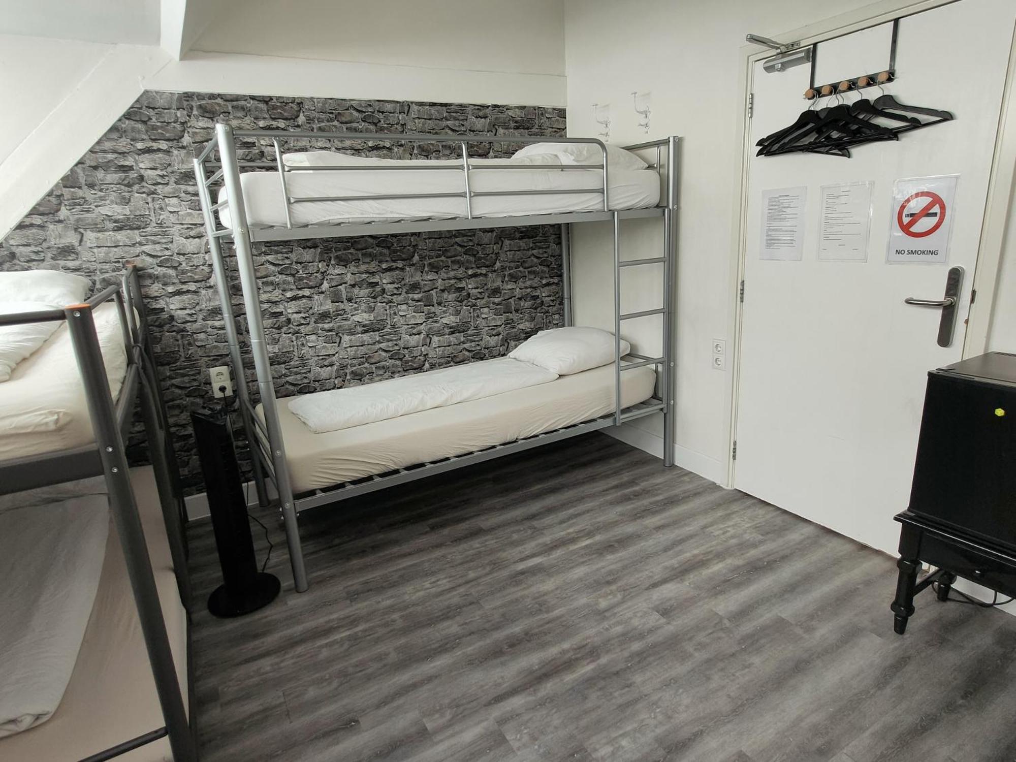 Lit dans Dortoir Mixte de 8 Lits