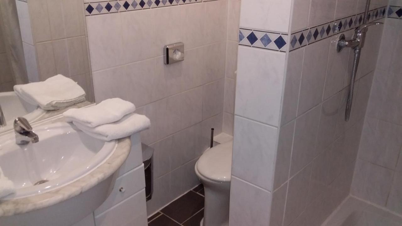 Chambre Familiale avec Salle de Bains Privative